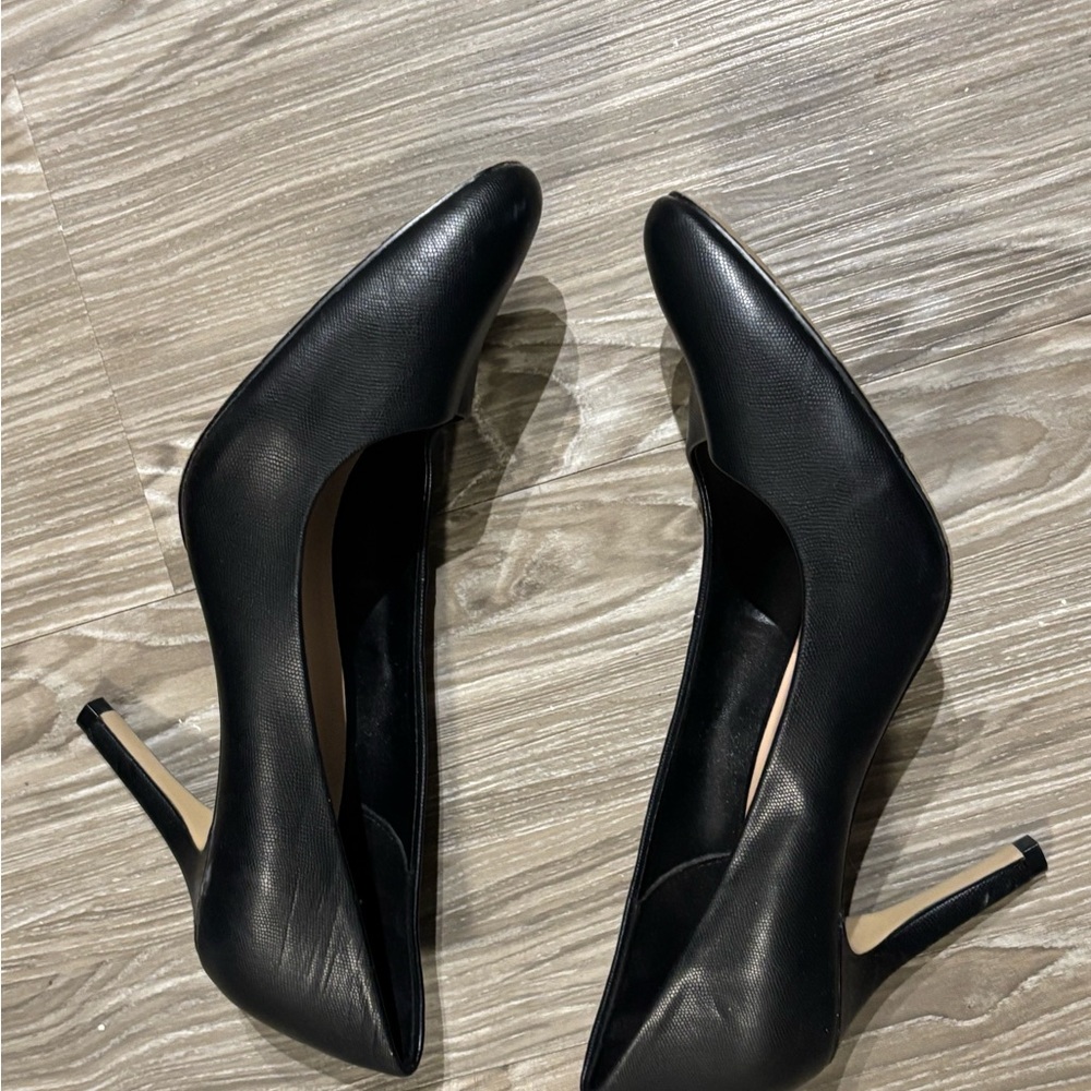 Kelly & Katie Elegant Black Heels - Picture 3 of 6